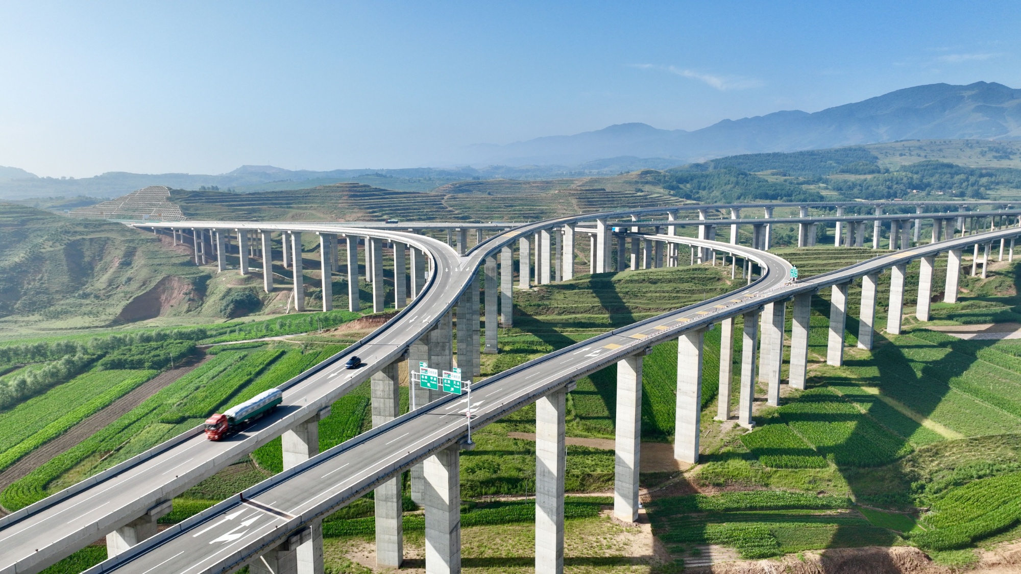 九游娱乐平台：甘肃华亭交出“工业样板市”建设“靓丽答卷”(图5)