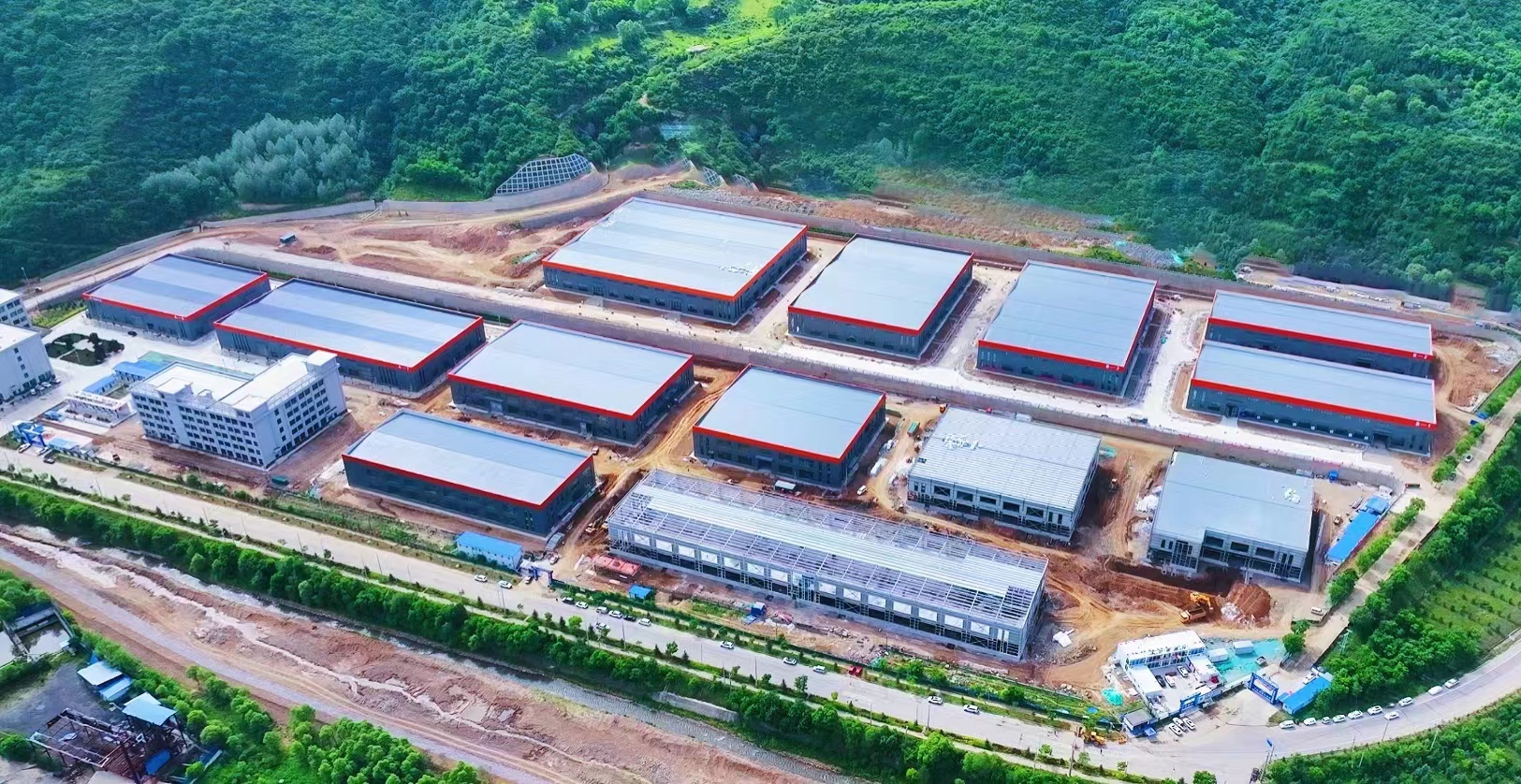 九游娱乐平台：甘肃华亭交出“工业样板市”建设“靓丽答卷”(图3)