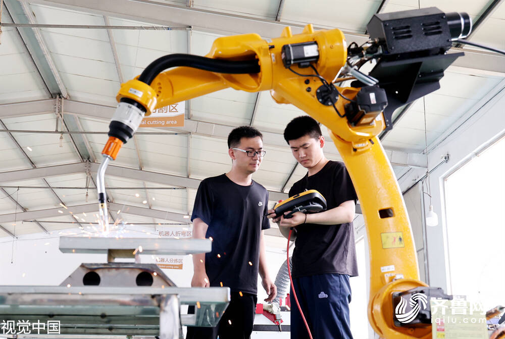 九游娱乐：闪电深1度丨从这家订单排到2025年的造船企业看山东如何实现智能制造“大有可为”(图2)