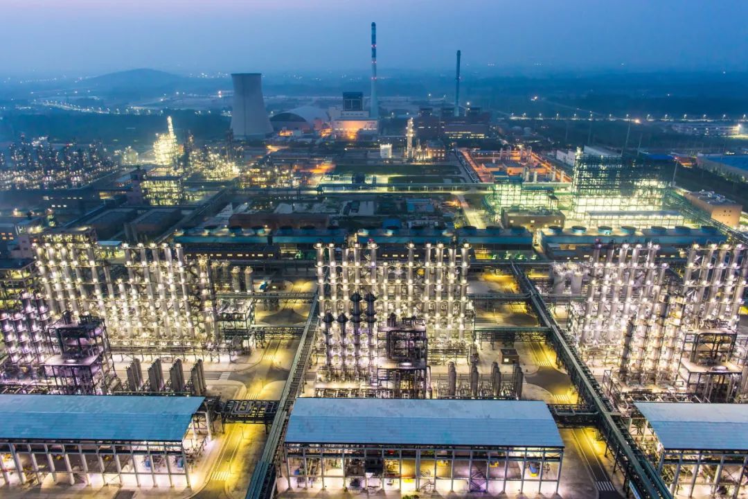 九游娱乐网站：行业标杆！协鑫科技旗下江苏中能荣膺“江苏省工业互联网标杆工厂”(图1)