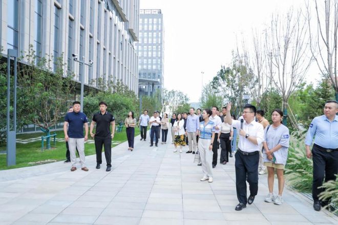 九游娱乐：首都国企开放日走进中关村工业互联网产业园探索AI技术应用新场景(图3)