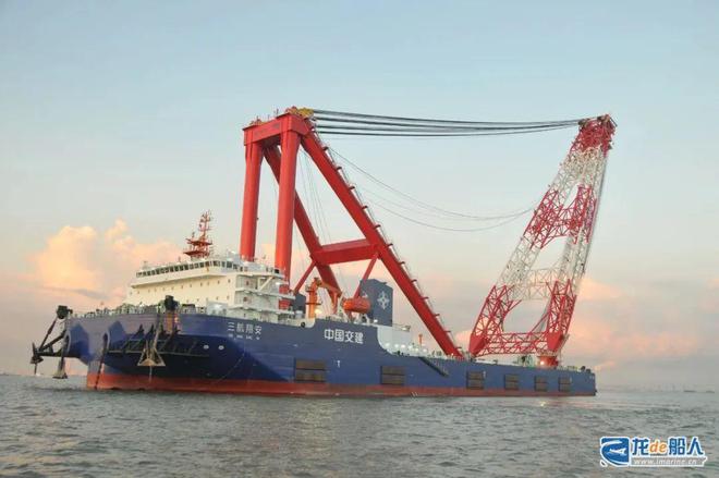 九游娱乐平台：国内首艘5000吨扒杆式自航DP起重船试航成功(图1)