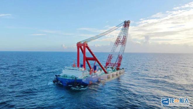 九游娱乐平台：国内首艘5000吨扒杆式自航DP起重船试航成功(图3)