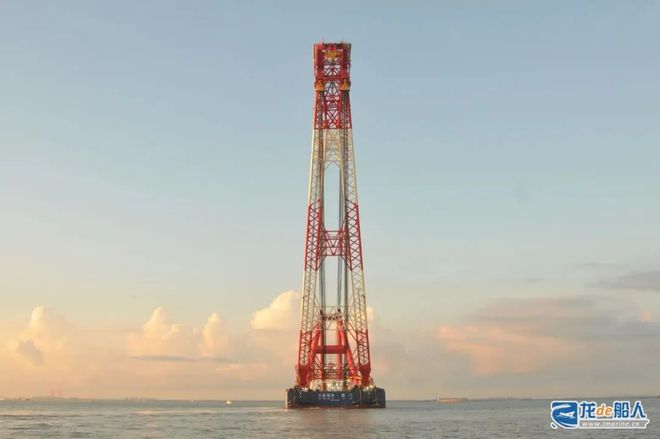 九游娱乐平台：国内首艘5000吨扒杆式自航DP起重船试航成功(图2)