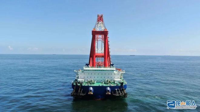 九游娱乐平台：国内首艘5000吨扒杆式自航DP起重船试航成功(图4)