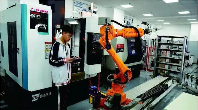 九游娱乐平台：日照市技师学院：打造智能制造育人平台培育“智造”工匠(图5)