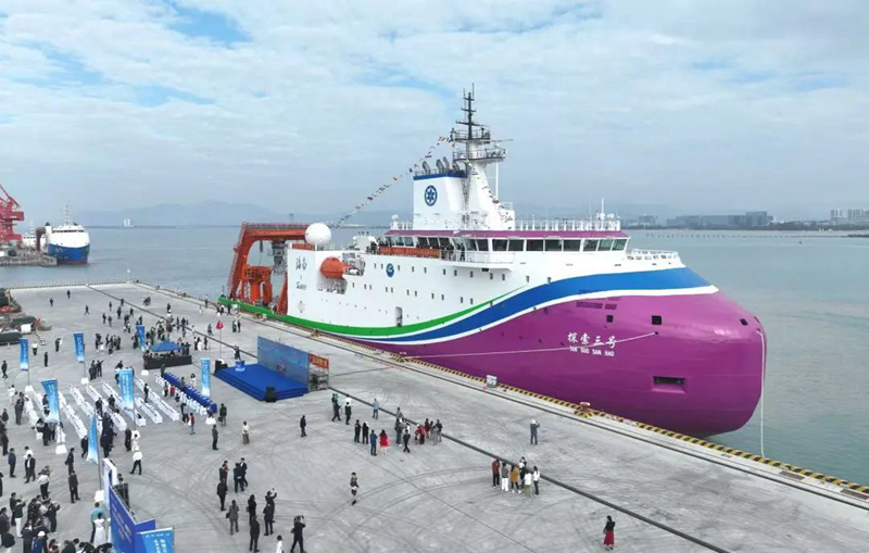九游娱乐网站：全国首艘多用途新型科考船“探索三号”在三亚正式入列(图1)