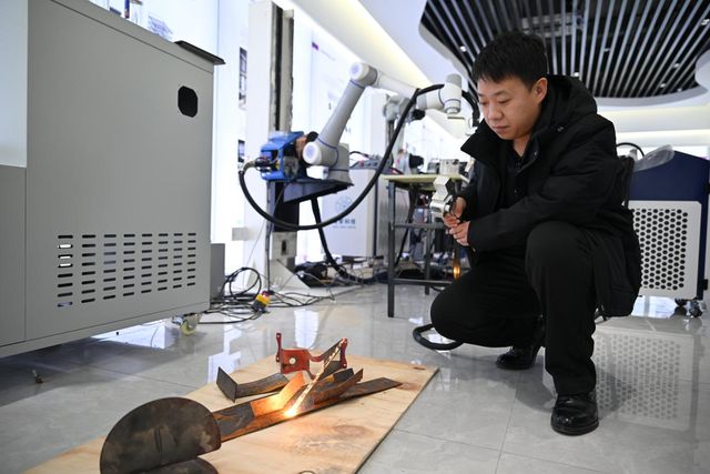 九游娱乐网站：“让每个工人成为焊接大师”焊接机器人也有“最强大脑”(图2)