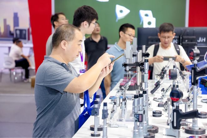 九游娱乐：工业并蒂莲：武汉工博会武汉机博会10月在绚烂盛开(图6)