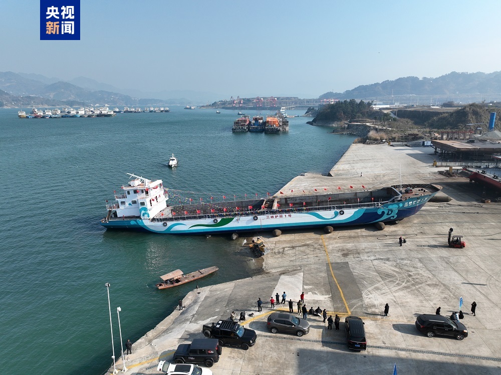 九游娱乐网站：绿色航运上新全球最大万吨级纯电动运输船开工建造(图1)