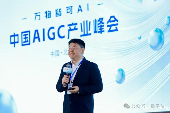 九游娱乐网站：DeepSeek引爆「万物皆可AI」时代20余位大咖分析行业痛点(图8)