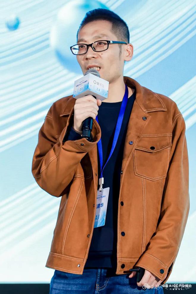 九游娱乐网站：DeepSeek引爆「万物皆可AI」时代20余位大咖分析行业痛点(图4)