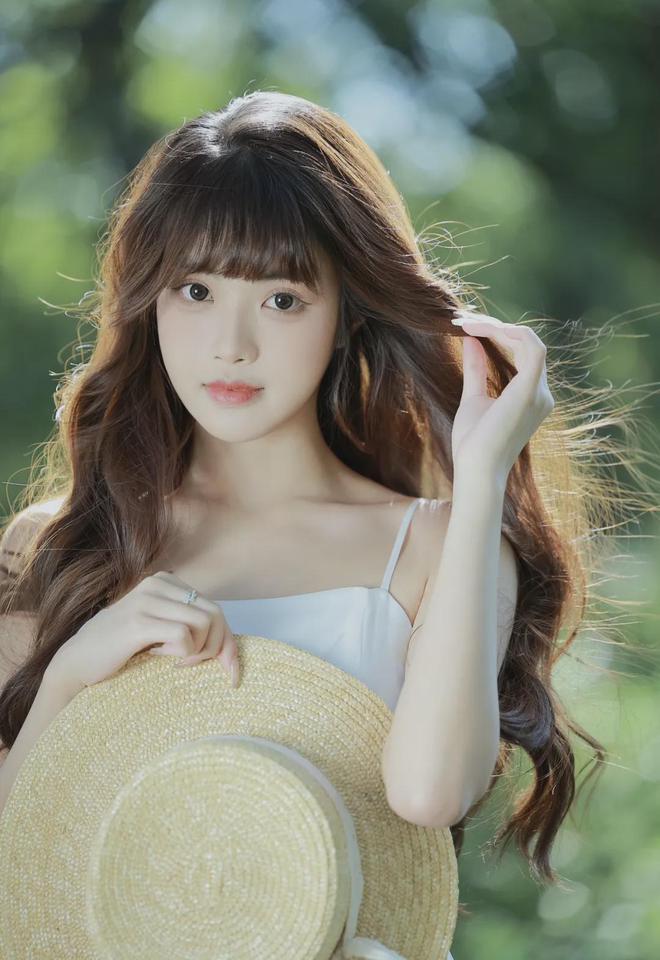九游娱乐：小男孩请一女孩吃坤吧(图1)