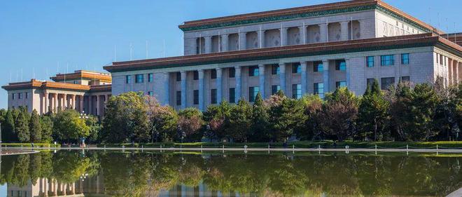九游娱乐：解读2025政府工作报告中十大新词汇背后蕴含的产业机会(图1)
