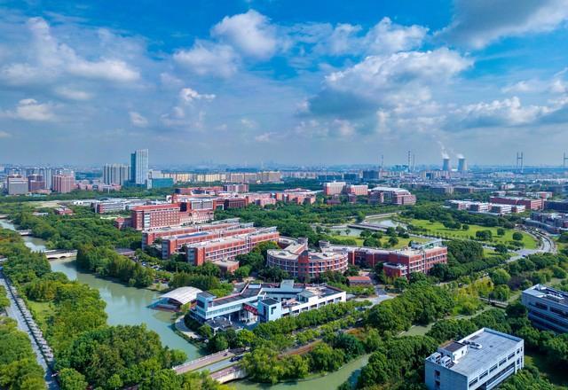 九游娱乐：保研率30%的深大特色班值不值得8万学费？(图1)