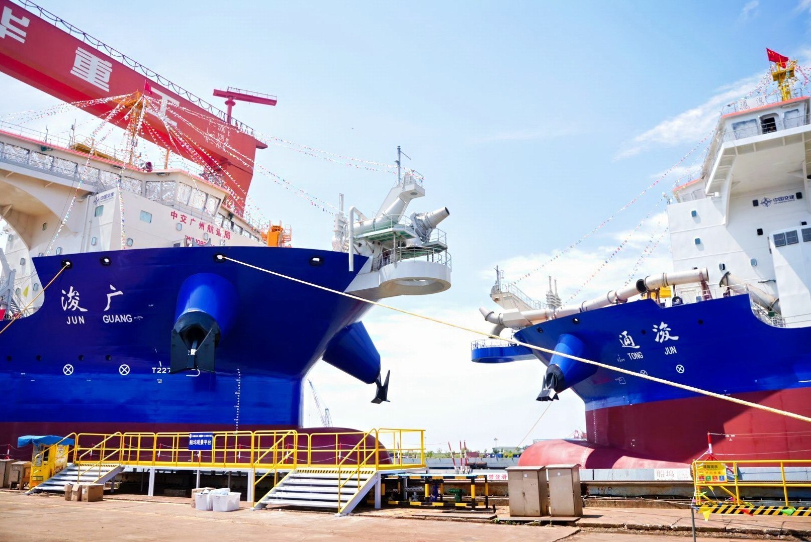 九游娱乐网站：我國自主研制超大型耙吸挖泥船在江蘇啟東下水(图1)