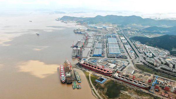 九游娱乐网站：从“制”造到“智”造舟山六横船舶修造产业实现华丽转身(图1)