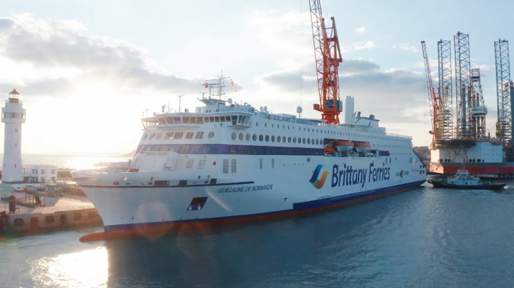 九游娱乐网站：威海智造冠军领航从“千规千面”到“千舱千智”一艘高端客滚船的“冠军制造”算法(图2)