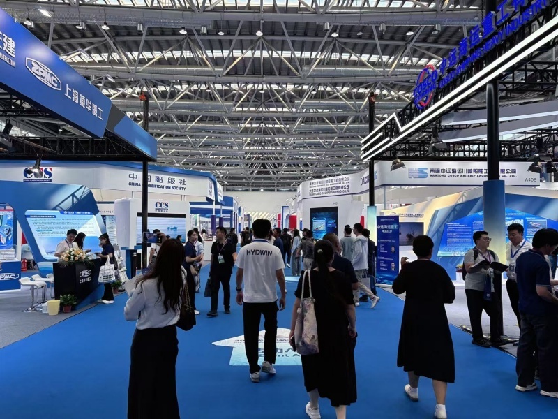 九游娱乐平台：2025高技术船舶和海工装备国家先进制造业集群（南通）发展推进会举行(图2)