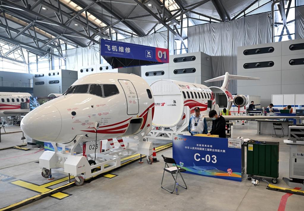 九游娱乐网站：透视第三届全国技能大赛：技能人才如何向“新”？(图3)