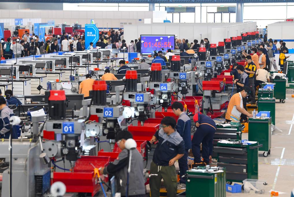 九游娱乐网站：透视第三届全国技能大赛：技能人才如何向“新”？(图2)