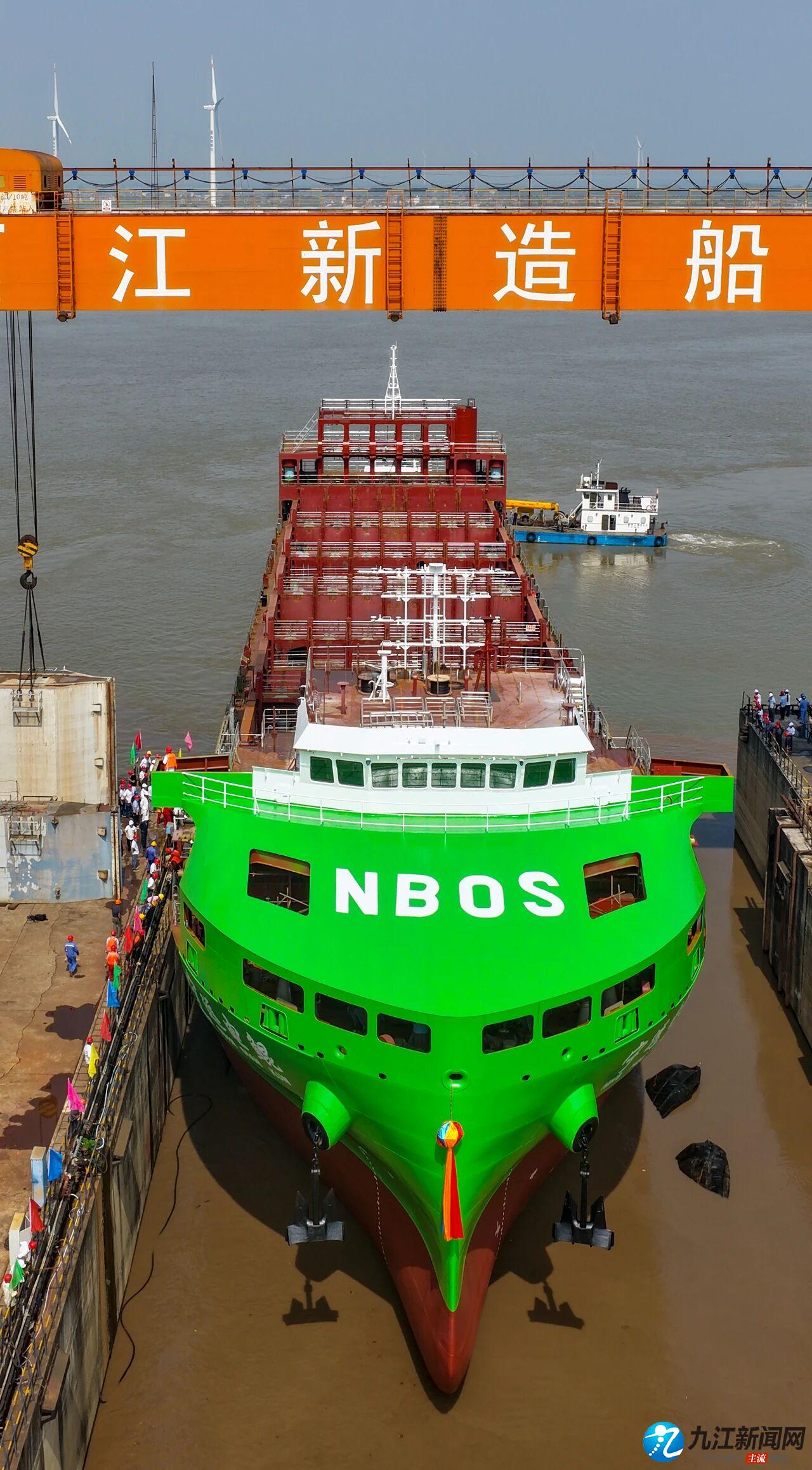 九游娱乐平台：全球最大、国内首制万吨级纯电动高端智能海船在九江下水(图2)
