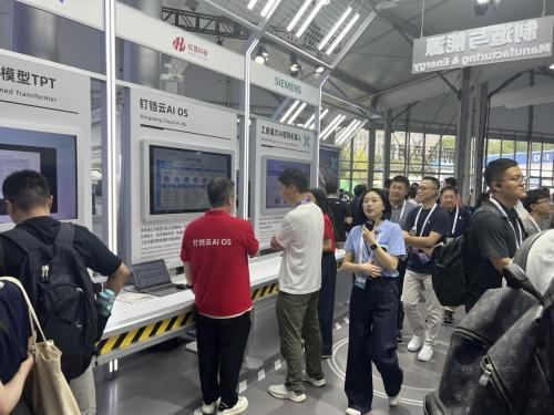 九游娱乐平台：红壹科技携钉铛云AIOS亮相2025阿里云栖大会官宣B轮新融资(图5)