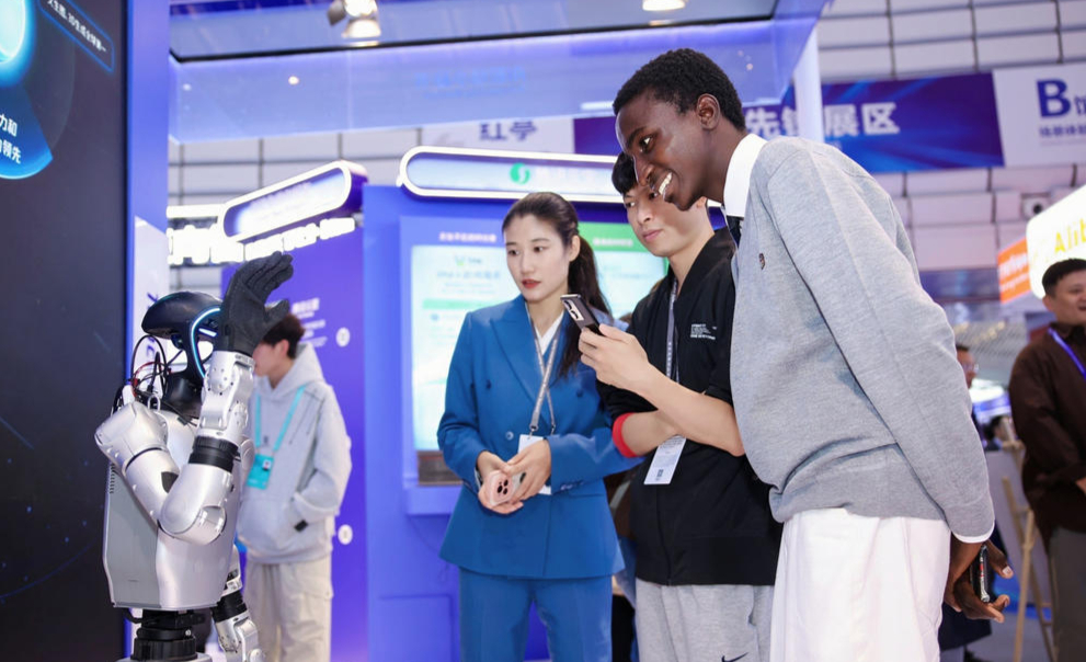 九游娱乐网站：从乌镇之窗看AI未来山东“工业大脑”亮相乌镇(图2)