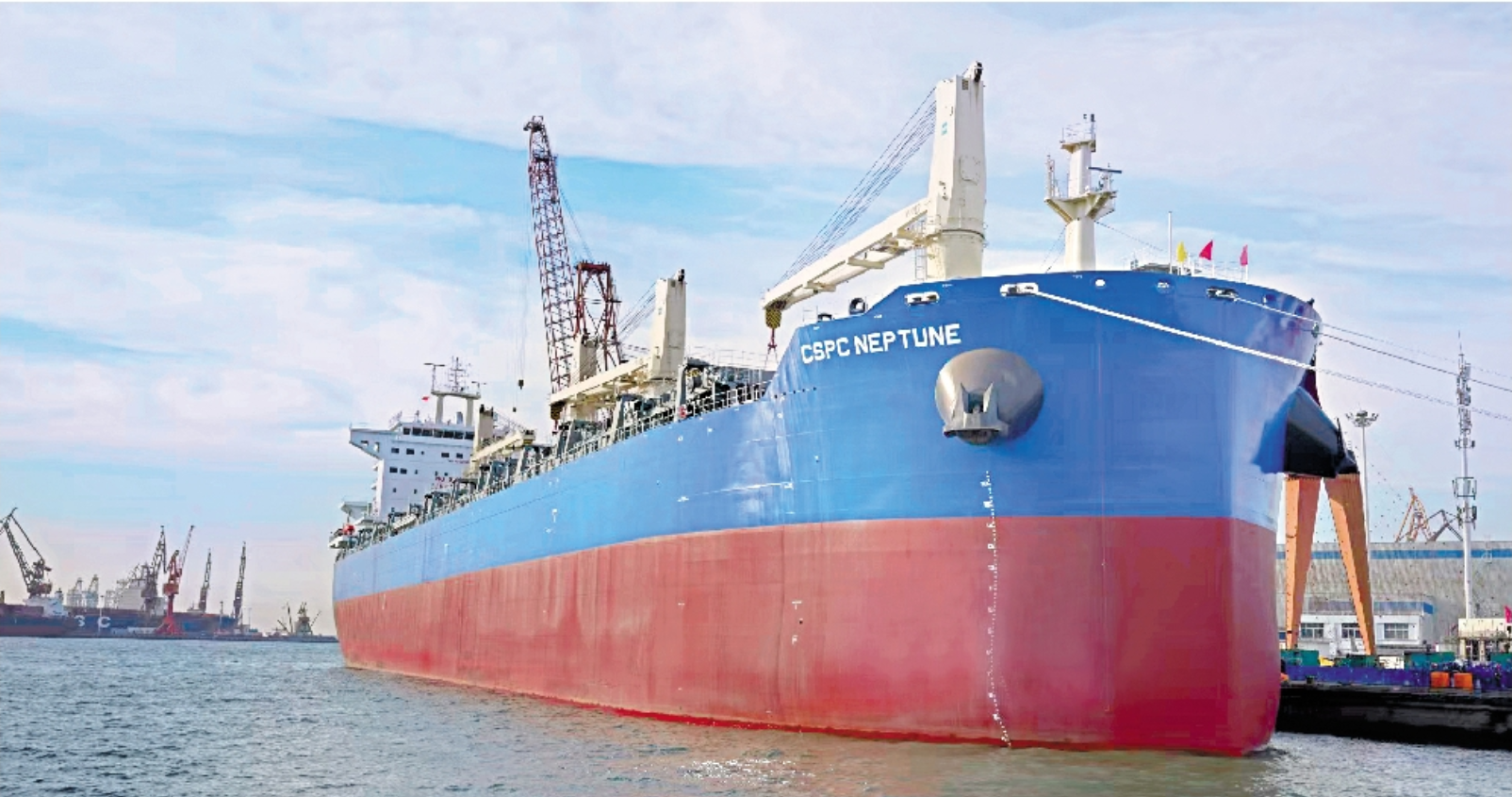 九游娱乐网站：为中国制造出海打造“海上移动货仓”全球最大多用途纸浆船在秦皇岛交付(图1)