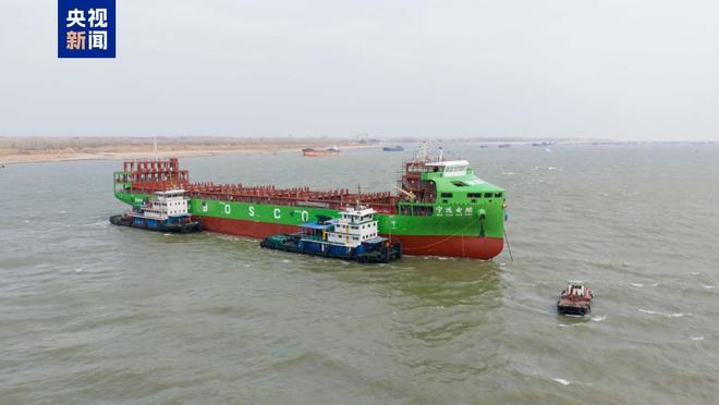 九游娱乐平台：具备开阔水域自主航行能力我国万吨级纯电动智能海船成功下水(图1)