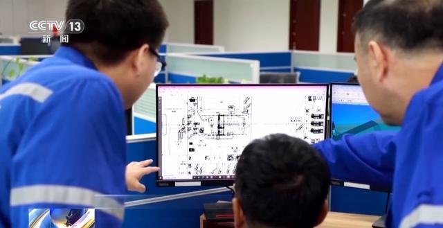 九游娱乐：一线见闻丨领跑绿色航运探寻“海上巨无霸”的诞生密码(图3)