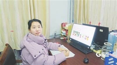 九游娱乐平台:“剪刀石头布!”救娃一命!青岛一教师课堂上用海姆立克法助卡喉学生脱险(图2)