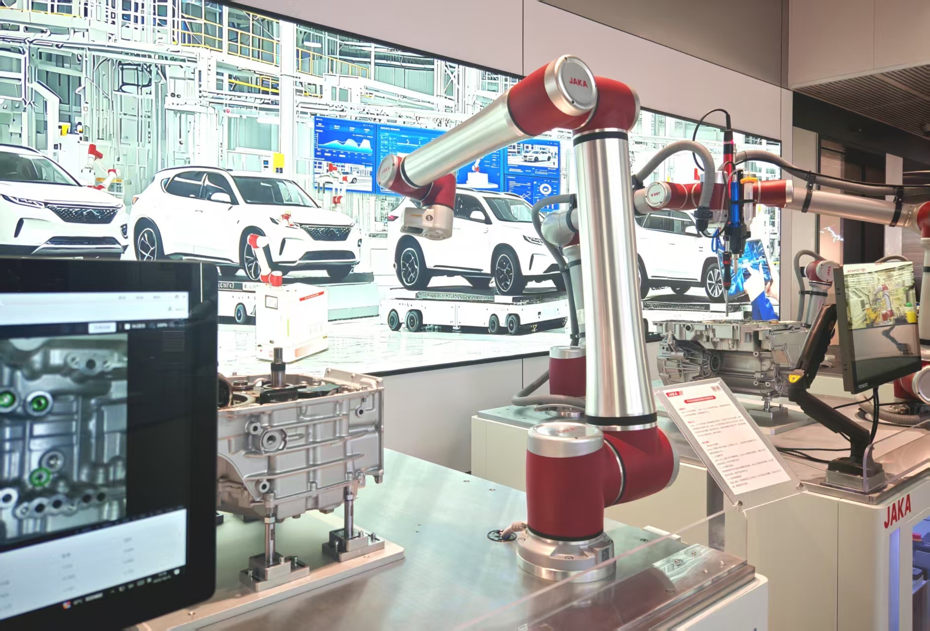 九游娱乐平台：上海培育42家“链主”加速“AI+制造”融合(图2)