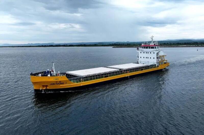 九游娱乐平台：“绿色智能”领航新能船业超额完成2025年度交船任务(图1)