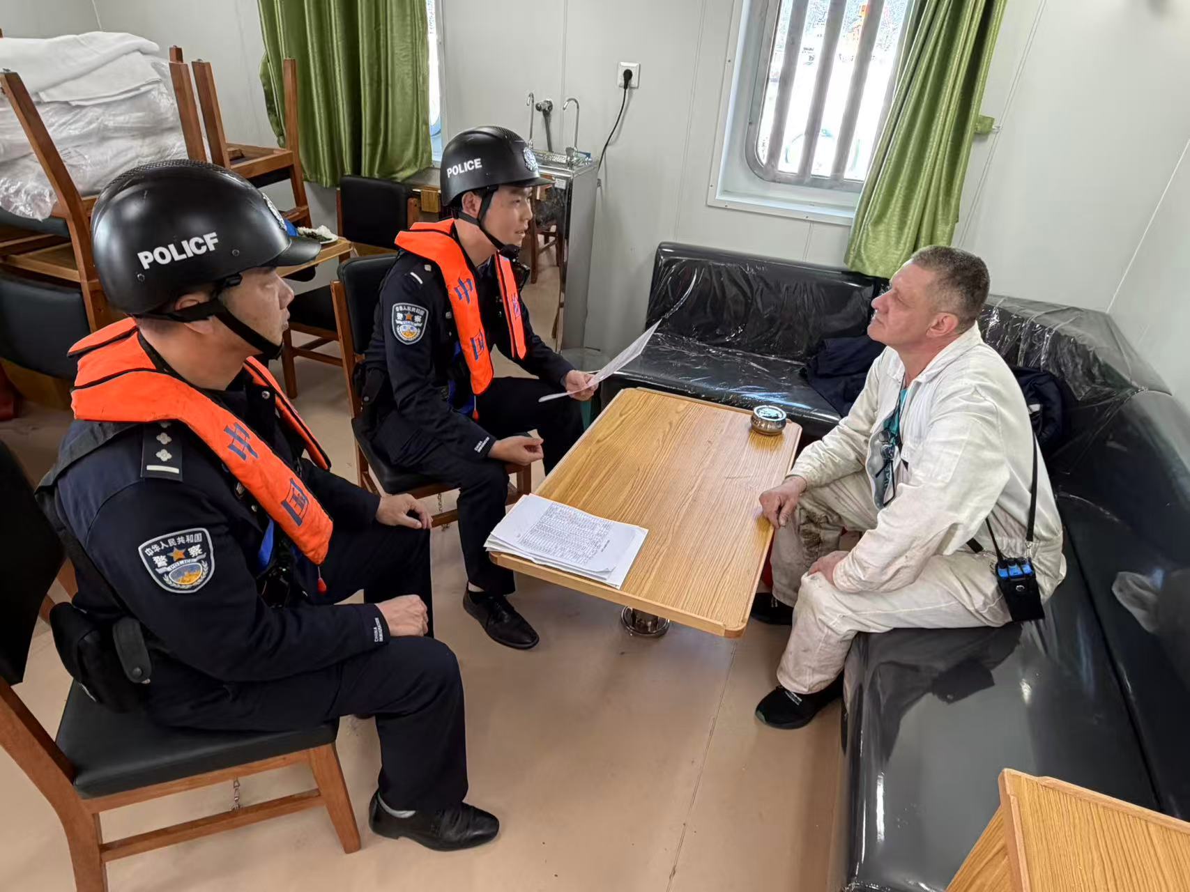 九游娱乐:福州边检站高效保障福州马尾港新年首艘新造出口船舶高效通关(图1)