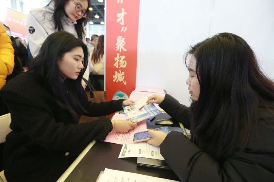 九游娱乐网站:扬州:春风送岗暖人心新春就业迎“开门红”(图3)