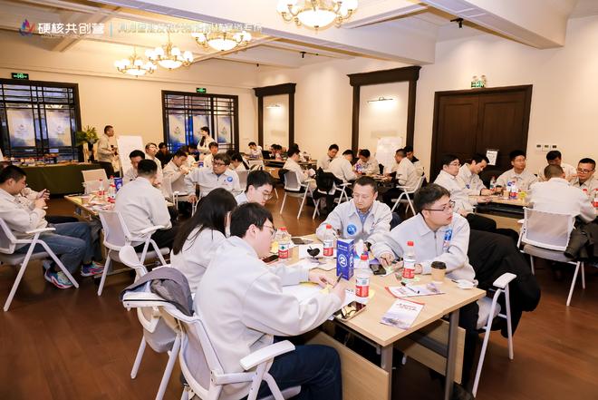 九游娱乐：具身智能行业仍处早期百花齐放阶段发展路径引热议(图1)