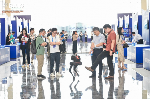 九游娱乐网站：2024年粤港澳大湾区人工智能产业大会首日活动圆满成功(图3)